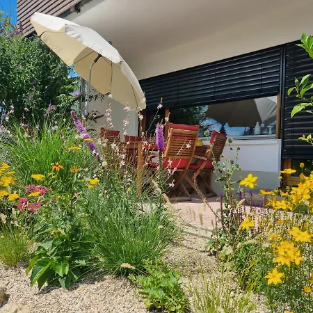 Traumhafte Gartenwohnung In überlinger Hanglage - Zur Goldenen Kiwi *